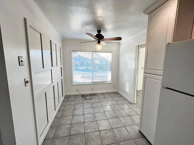 1135 Morton Ave — Photo 8