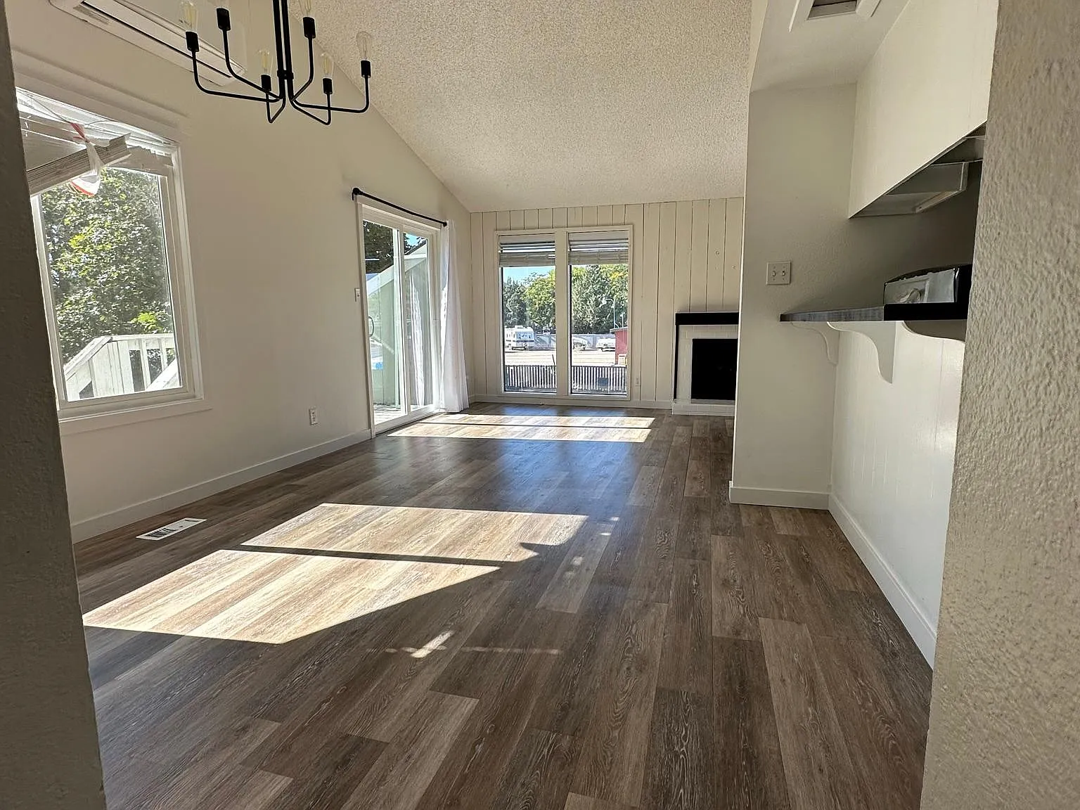 2 bed, 1.5 bath, 1038 sqft, $1,775 — Photo 1