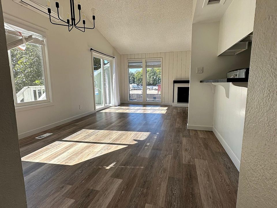 1st image of 883 N Gossett Pl