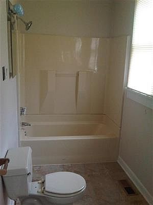 5th image of 214 Wilson Ave