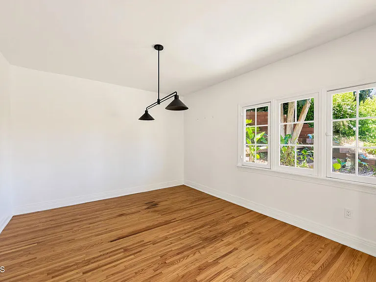 1323 Indiana Ave — Photo 10