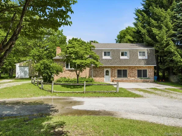 2861 Church Rd, Columbus, MI 48063