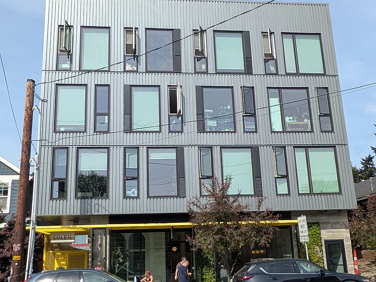 Soleil Apartments — Photo 3