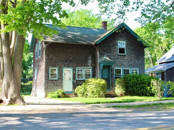 149 Robinson St, South Kingstown, RI 02879