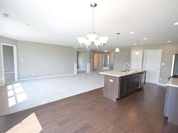 Breakfast Area and Kitchen