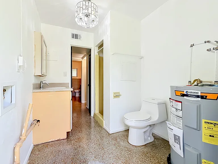 5342 Adanson St — Photo 13