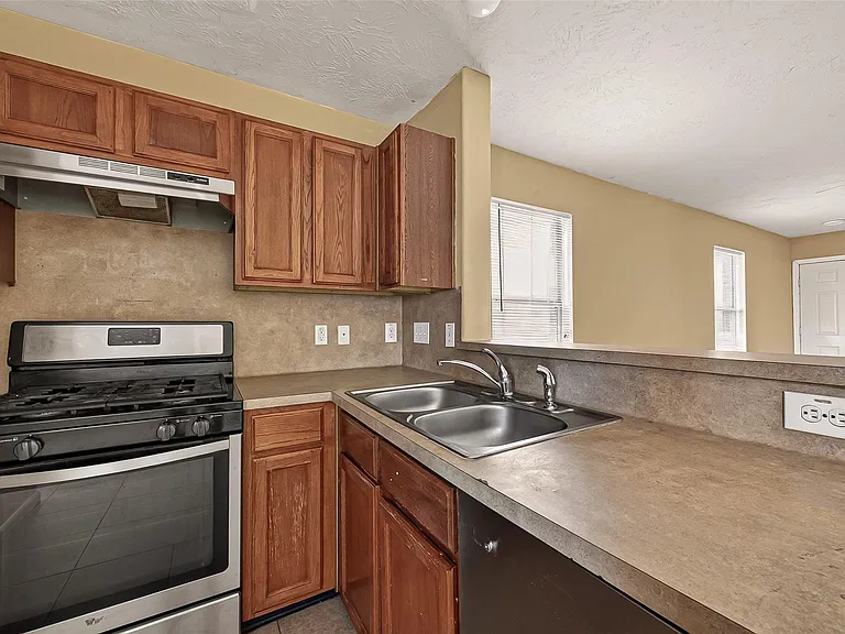 827 Royal George Ln — Photo 17