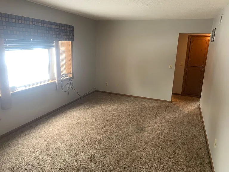 1015 Broadway St — Photo 3