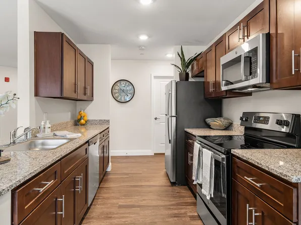 Beaver Brook Crossing Apartments