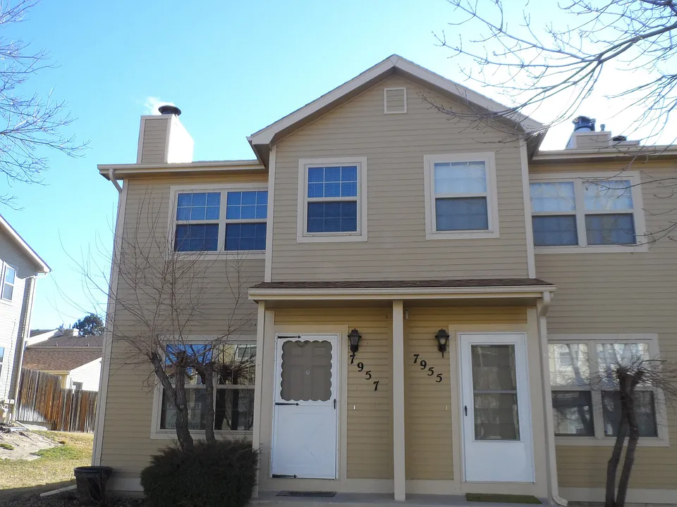 7957 Lexington Park Dr