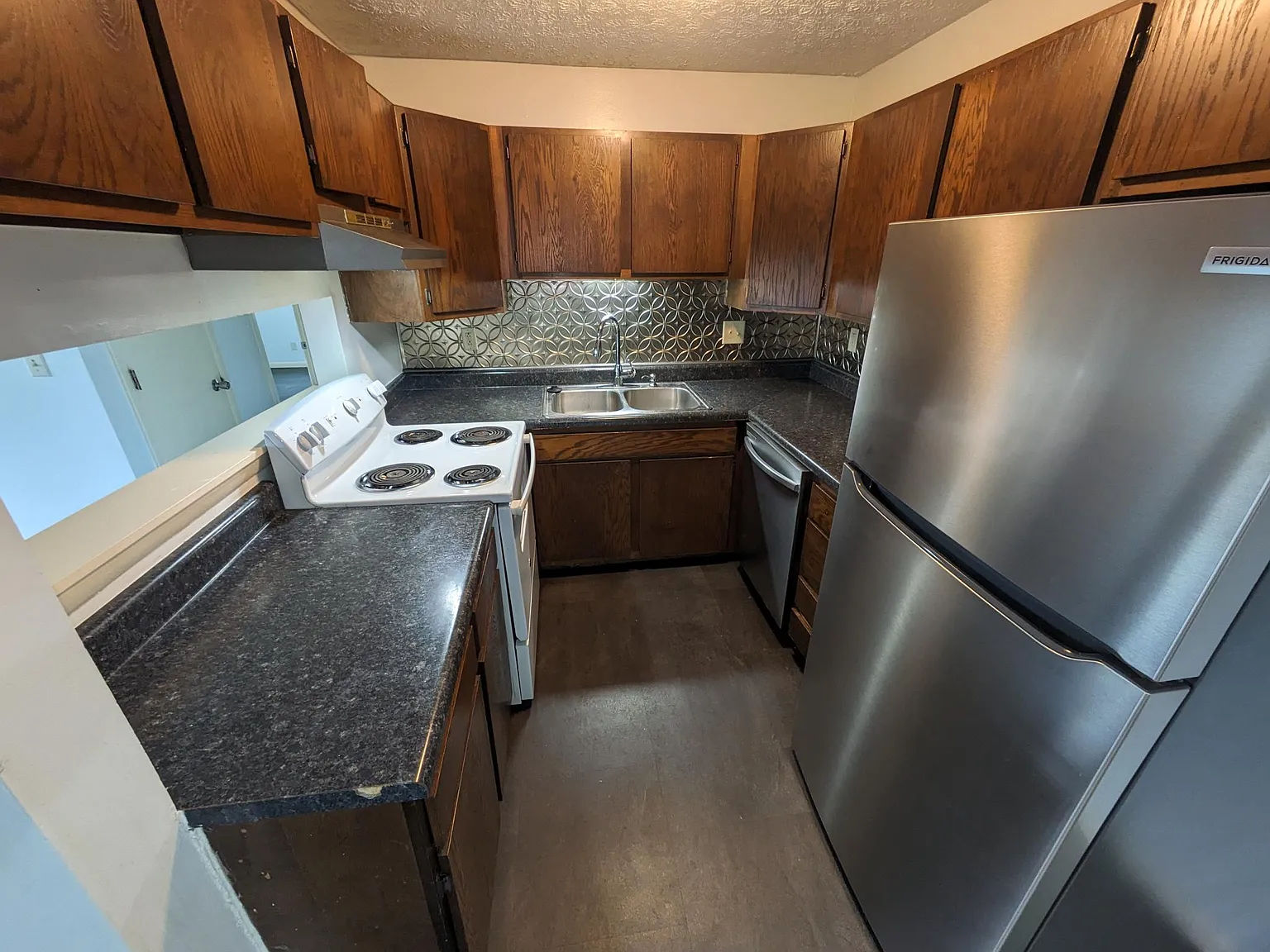 2 bed, 849 sqft, $1,300 — Photo 4