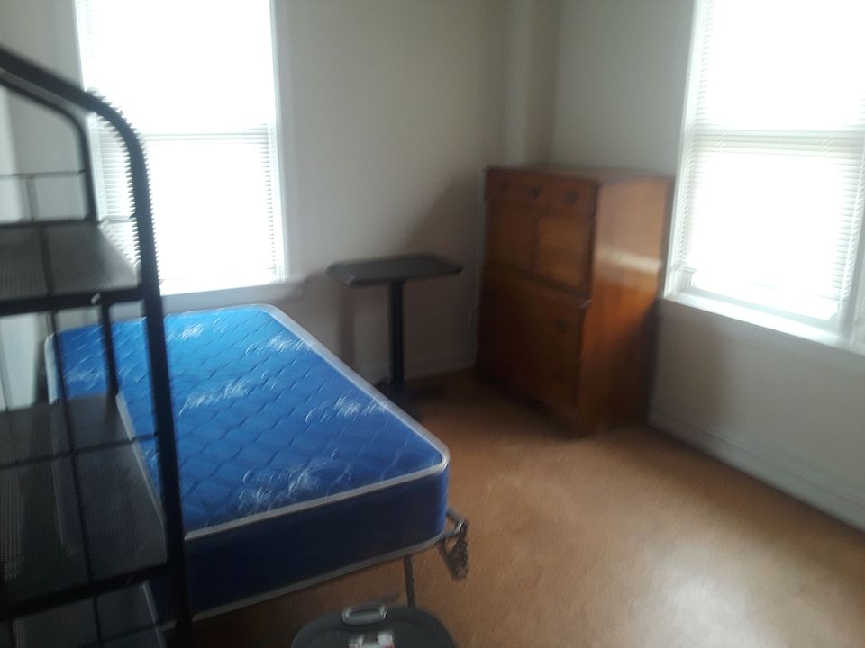 2nd image of 7547 N Ridge Blvd APT 4