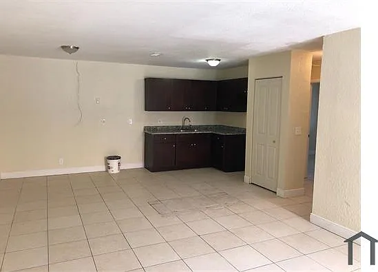5322 NW 25th St #9 — Photo 6