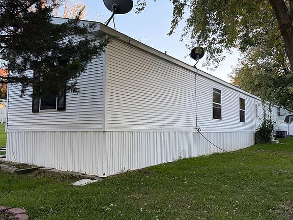 5th image of 747 Willow Ln