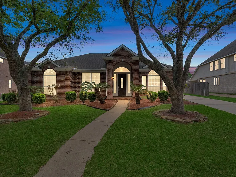 1915 Crescent Oak Dr — Photo 46