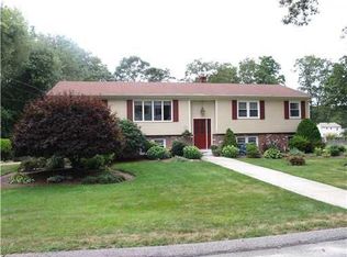 27 Lincoln Dr, Johnston, RI 02919