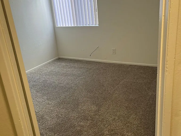 7320 Hazeltine Avenue (5295) — Photo 32