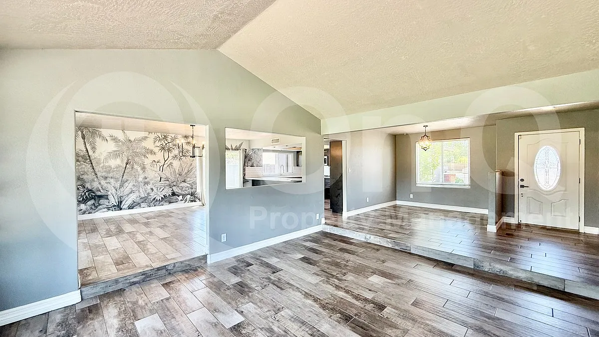 3 bed, 2.0 bath, 1817 sqft, $3,899 — Photo 3