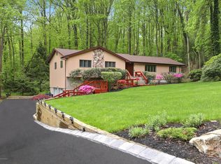 2 Victoria Pl, Holmdel, NJ