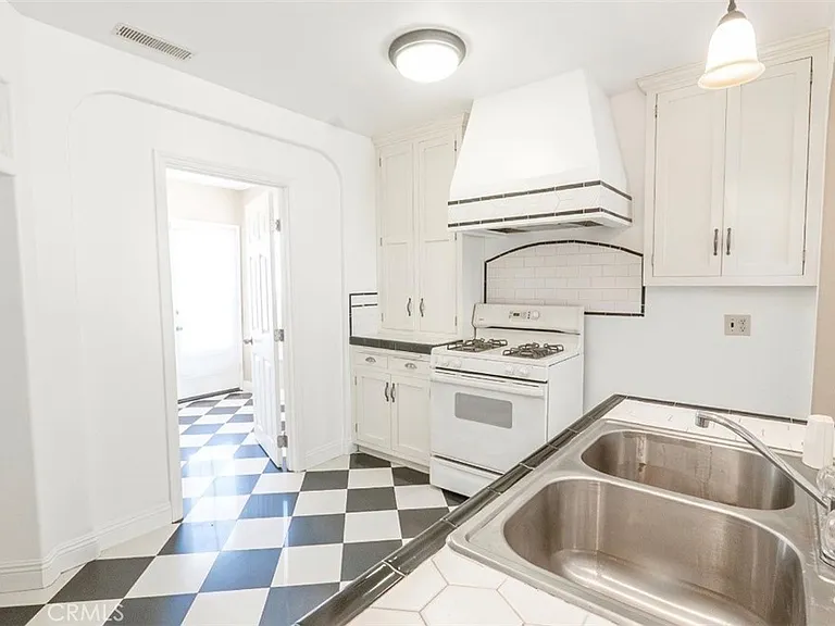 1188 Witt St — Photo 9