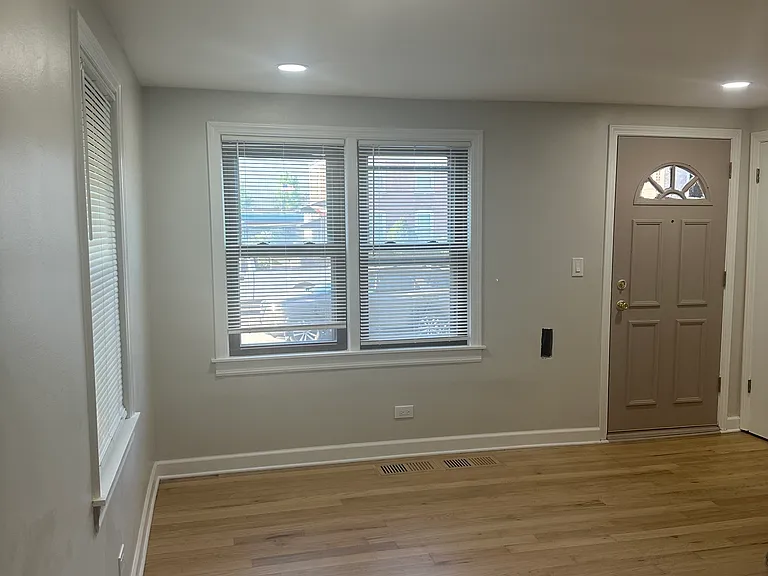 5135 W 63rd Pl — Photo 2