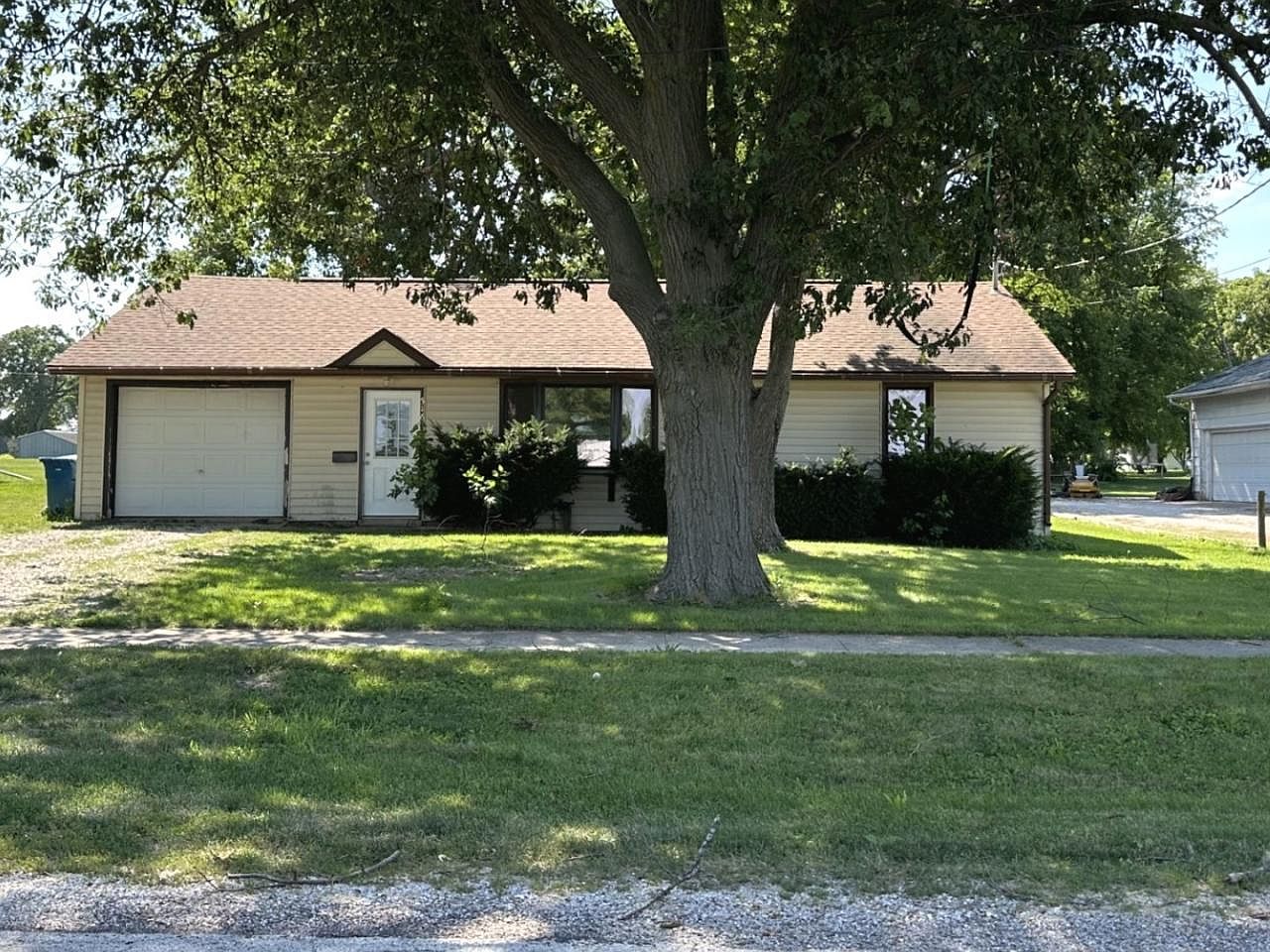 516 Thomas St, Minonk, IL 61760 Zillow