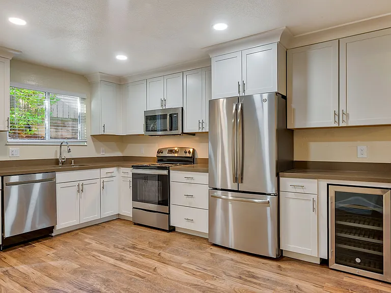 Madera Valley Apartments — Photo 25
