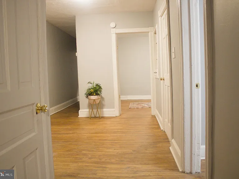 936 Carteret Ave — Photo 4