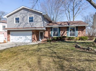 2142 Oxnard Dr, Downers Grove, IL 60516