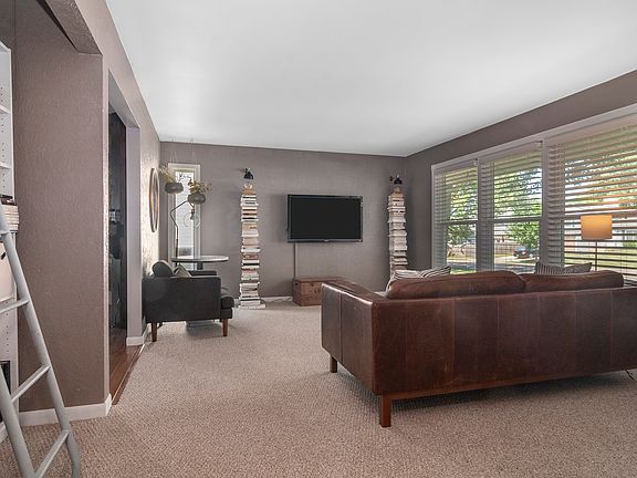 5th image of 1250 Foxcroft Dr