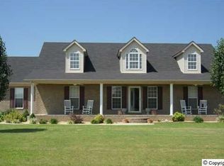 10 Oak Point Dr, Fayetteville, TN 37334