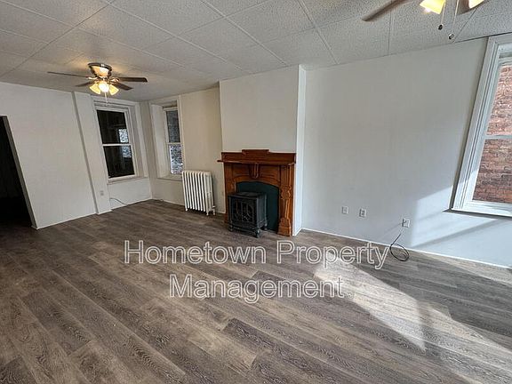 4th image of 1109 E Philadelphia St