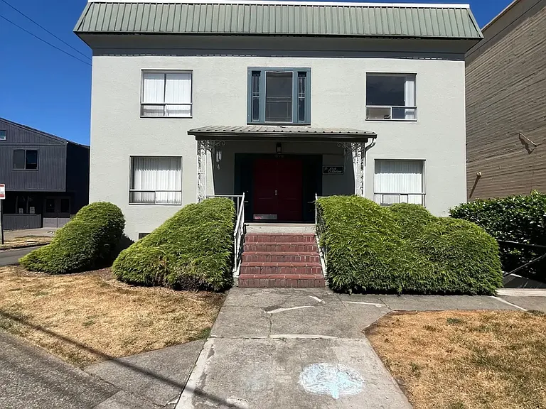 Elaine Apartments — Photo 27