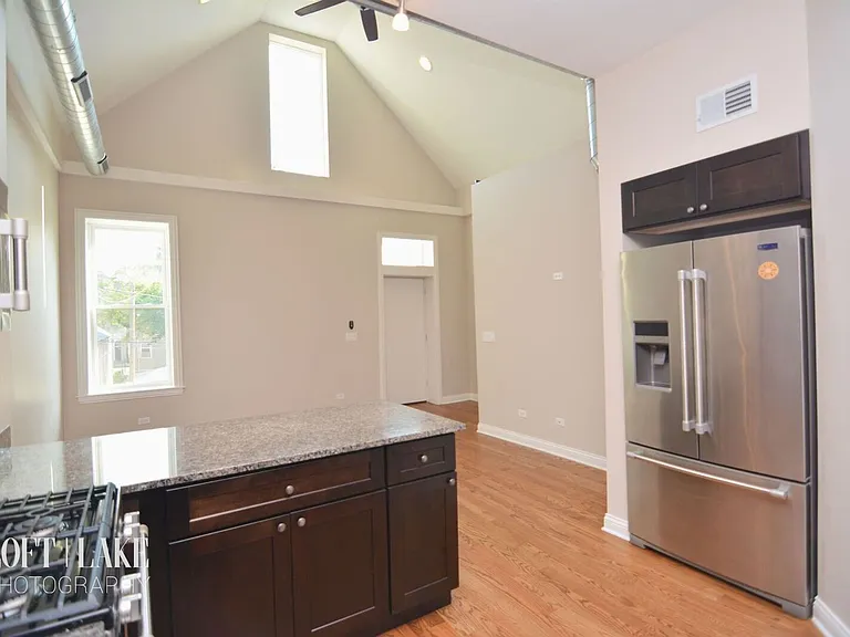 1739 W 18th St — Photo 12