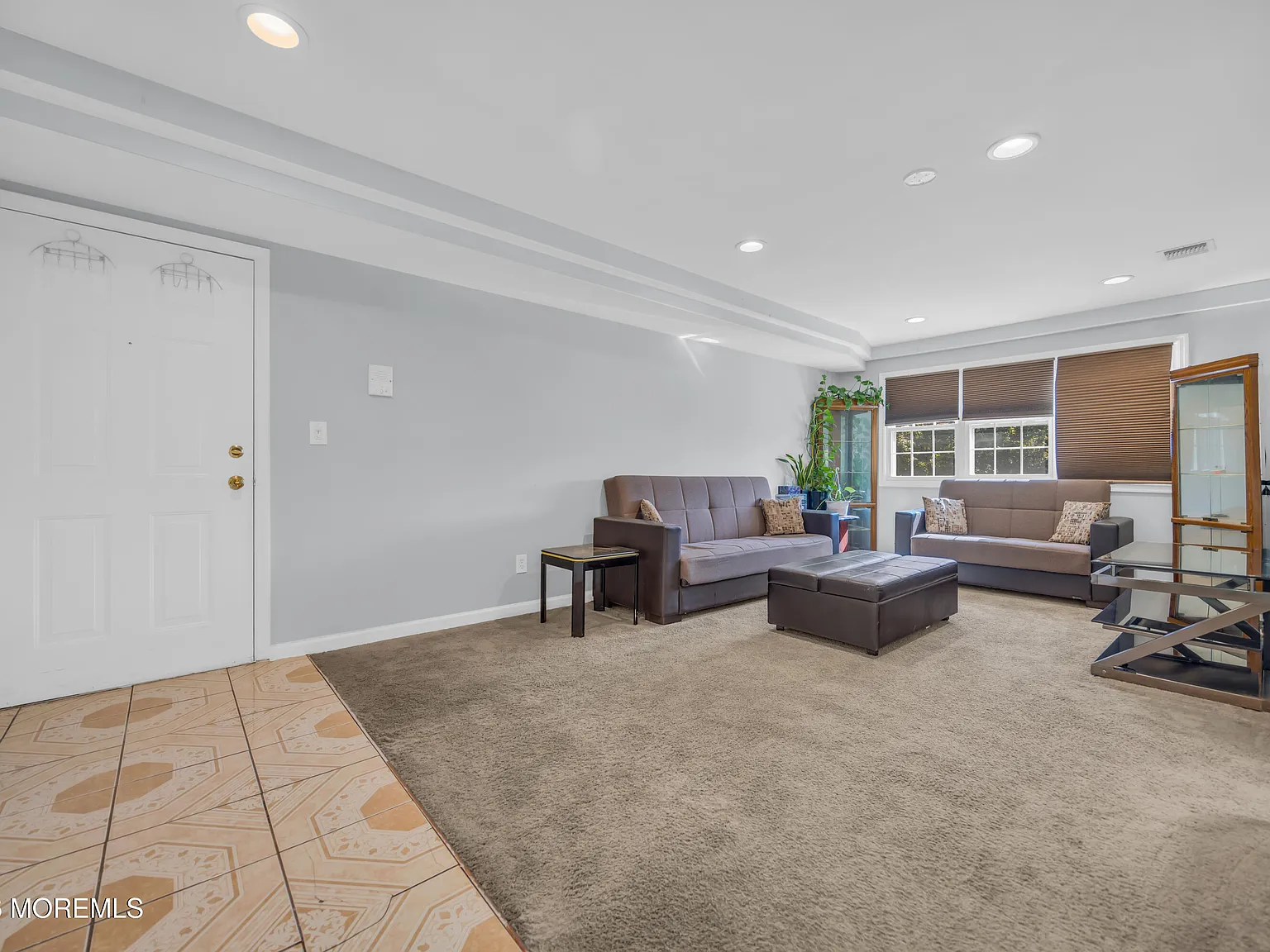 2 bed, 896 sqft, $2,200 — Photo 2