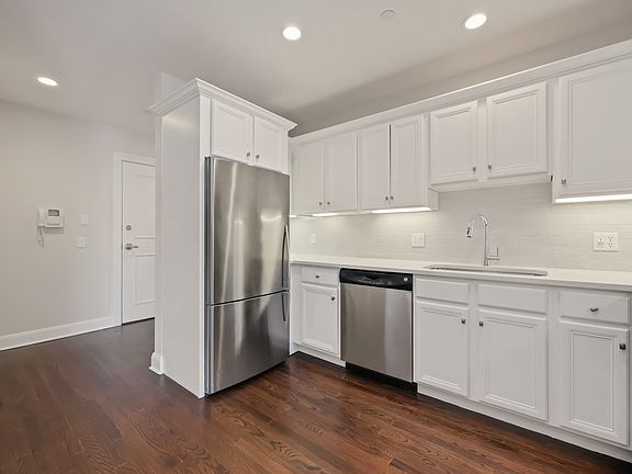 Modern Kitchen Design Blending Function and Luxury with Granite Counters and Stainless Steel Appliances