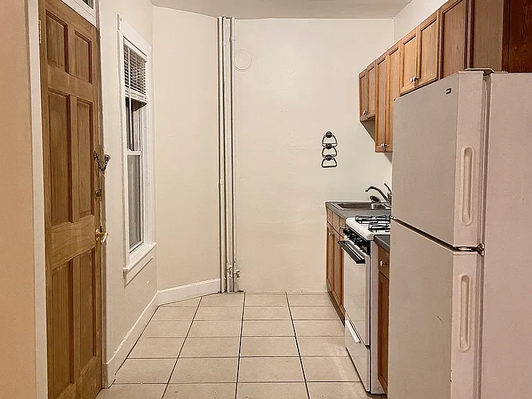 132 Oxford St #1A — Photo 11