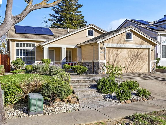 3rd image of 1702 Highland Cir