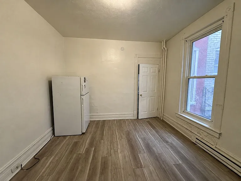 518 W Tilghman St — Photo 7