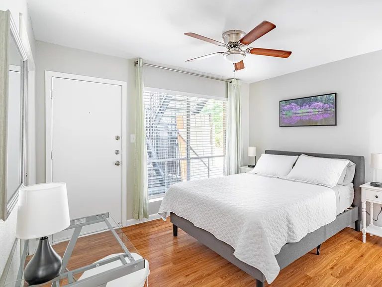 2207 Leon St #101 — Photo 11