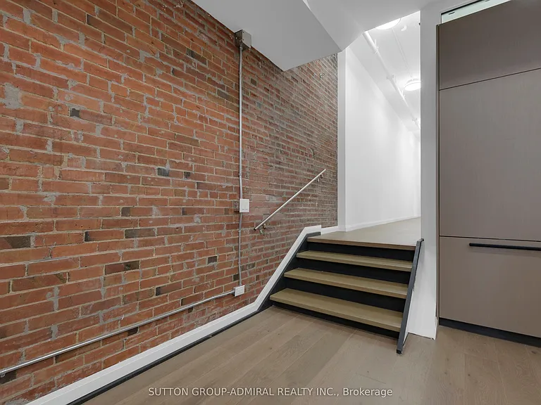 647 College St #101 — Photo 21