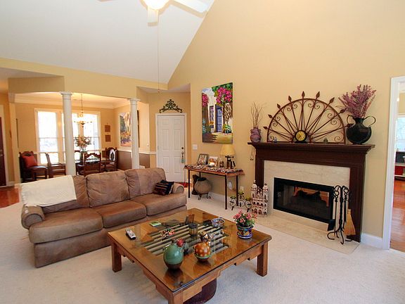 Warm & Cozy Family Area