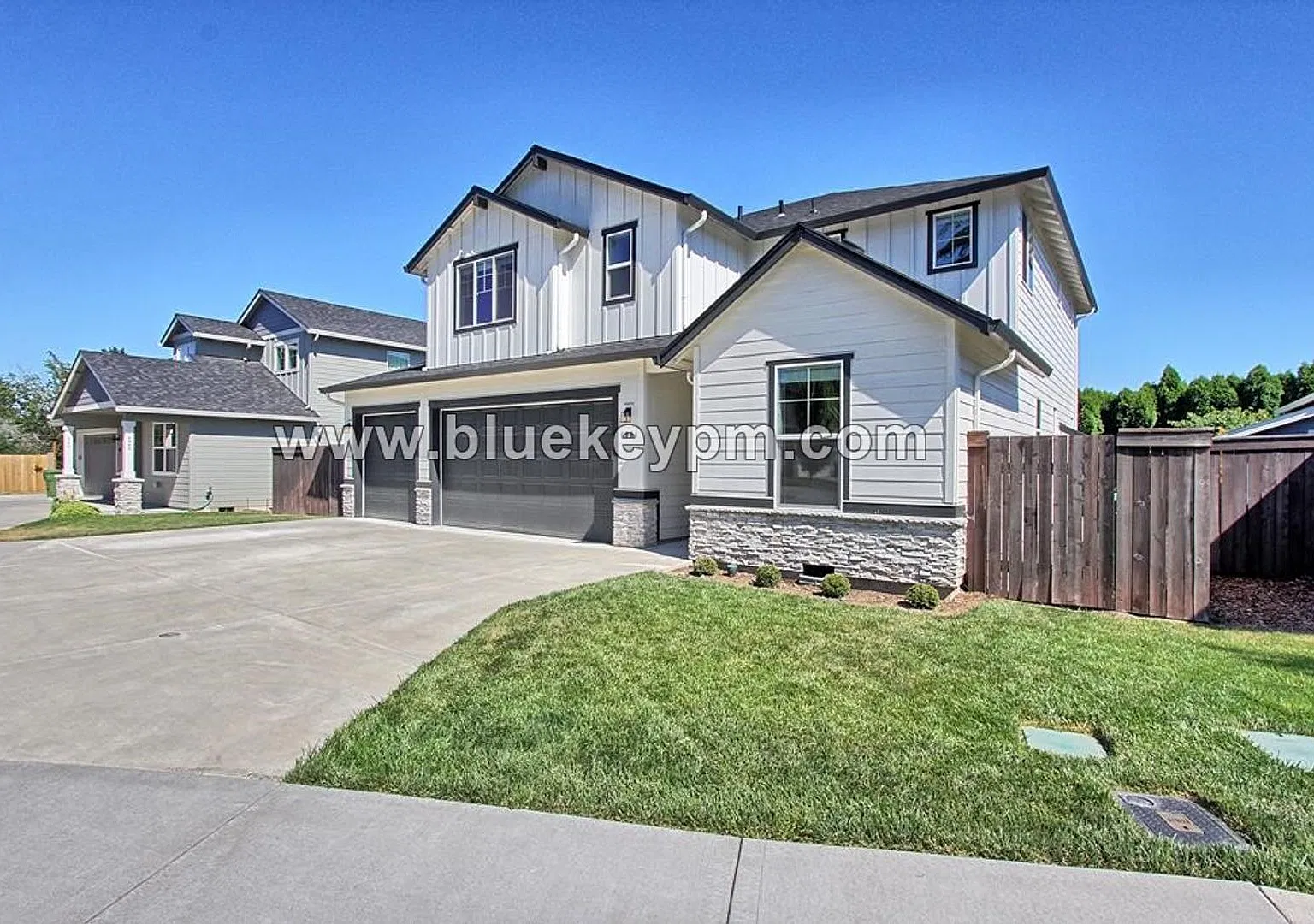 4 Bed, 3 Bath Home in Walnut Grove Near Andresen and 78th Street — Photo 2