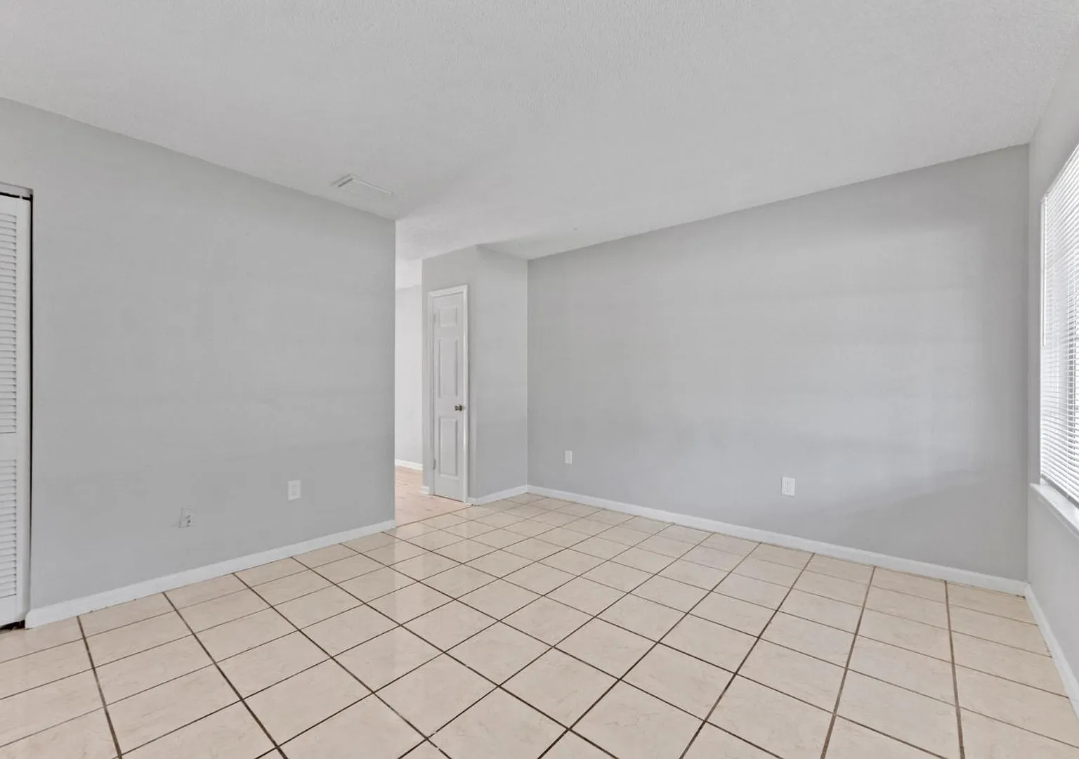 2201 Spanish Vistas Dr - Unit N — Photo 3