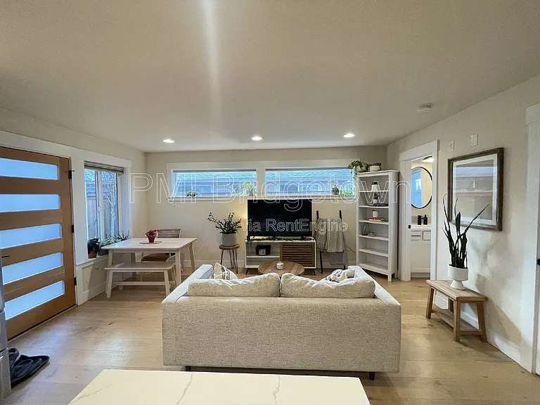 6517 SE Woodstock Blvd #B — Photo 5