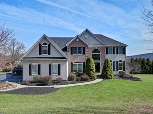 18 Scarlet Oak Rd, Flemington, NJ 08822