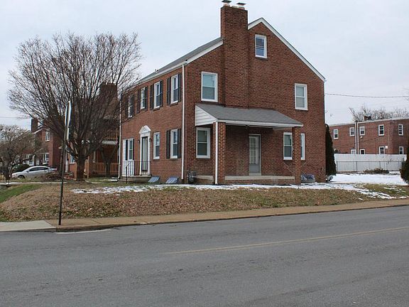 3rd image of 1801 Elm St
