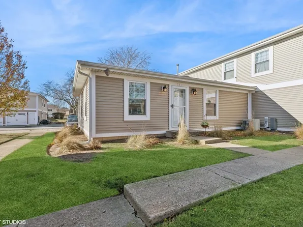381 Farmingdale Cir, Vernon Hills, IL 60061