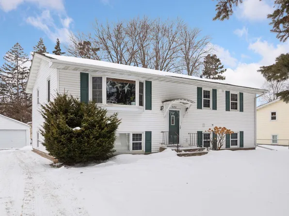 9092 Lexington Ave N, Circle Pines, MN 55014