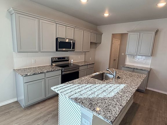 3rd image of 7721 95th St